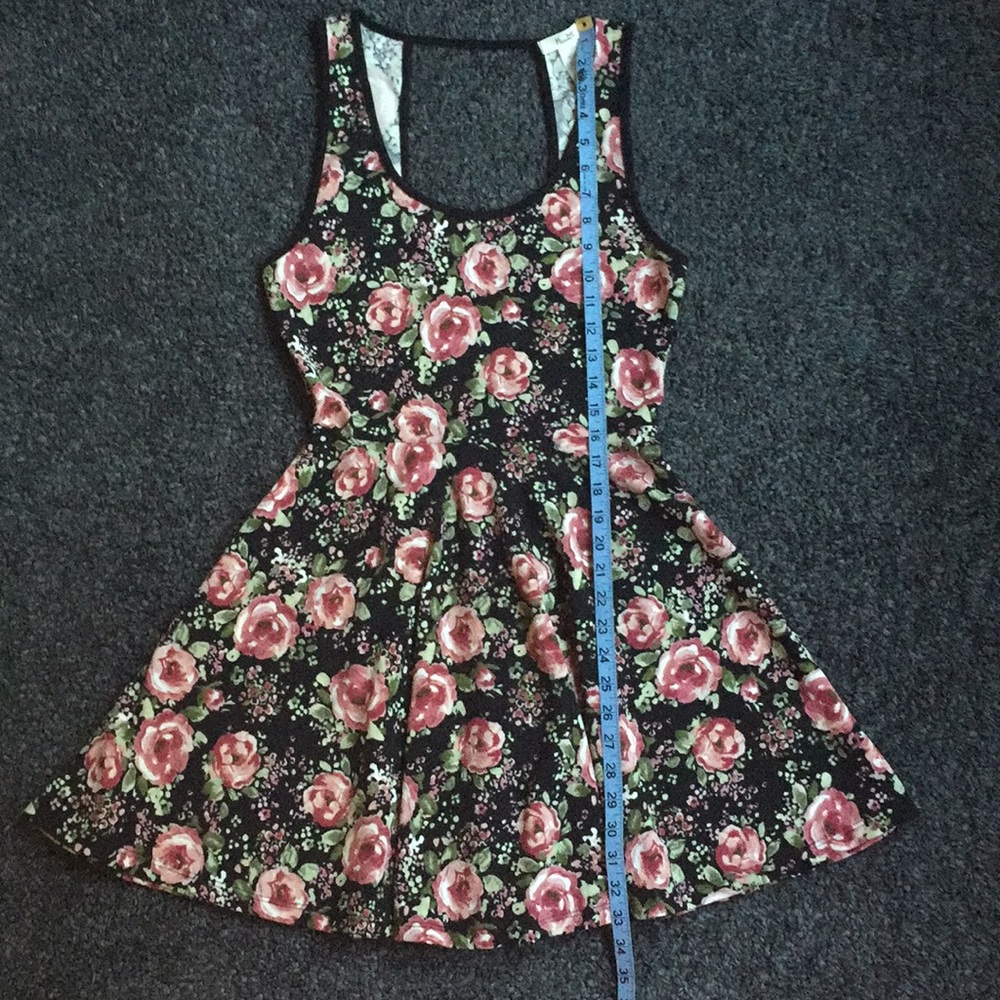 FLORAL DRESS 🌸 - Picture 3 of 7